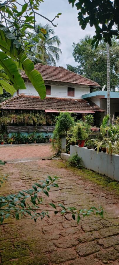 Kenoth Thaliyil Mana, Heritage Homestay Payyannur Esterno foto
